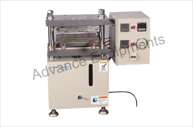 Sheet-Moulding-Press